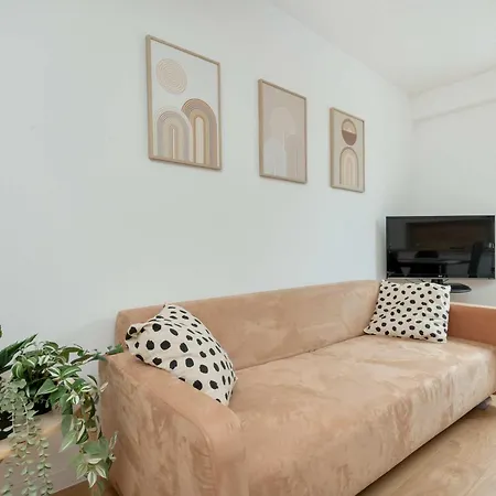 Scandinavian Style In Near Centre By Renters 아파트 *